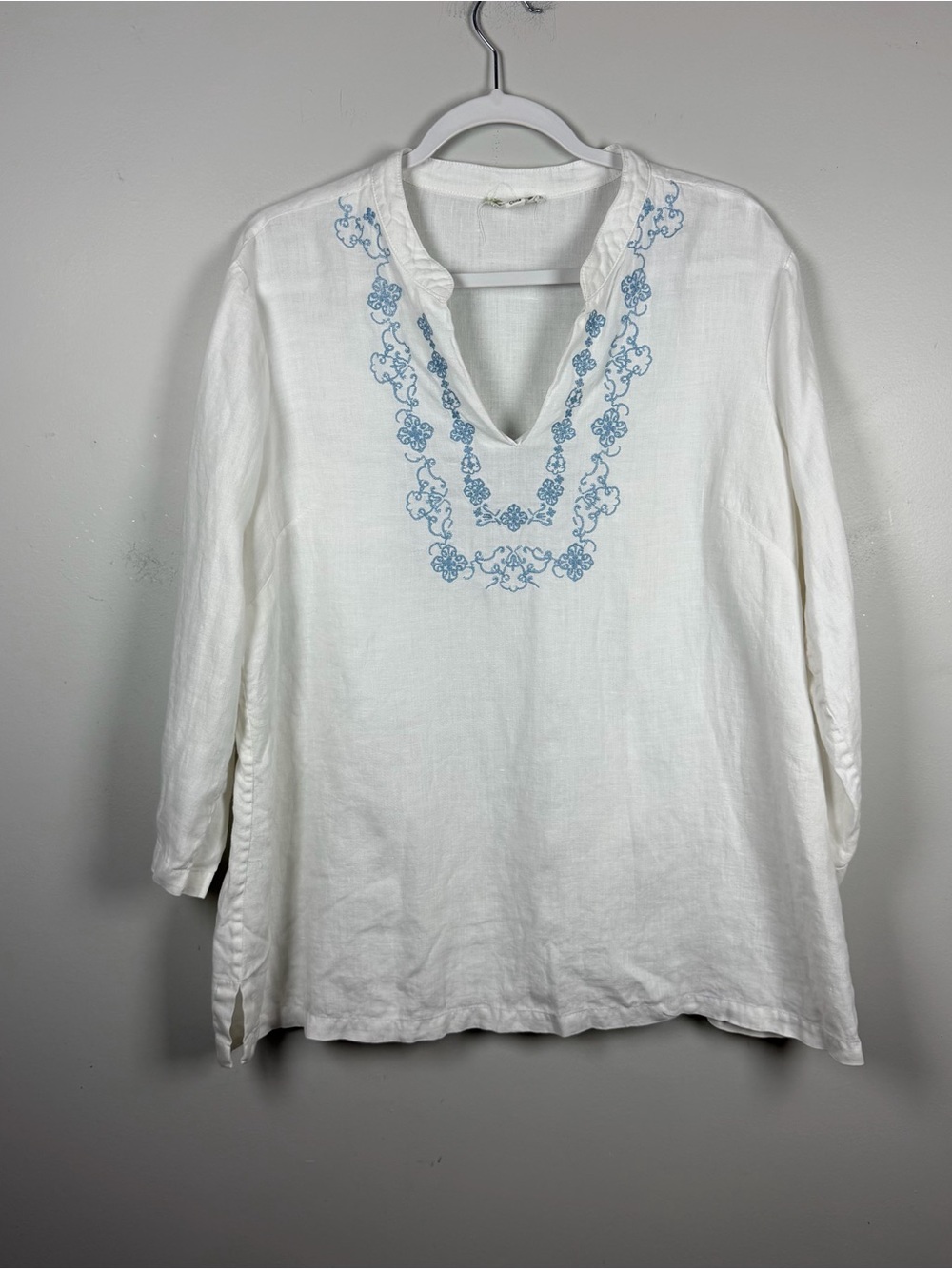 Nurture White Tunic Top Size XL 100% Linen Blue Embroidery 3/4 Sleeve Coastal